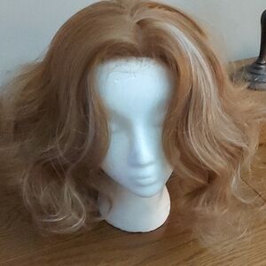 Elegant Light Brown Wavy Hair Wig